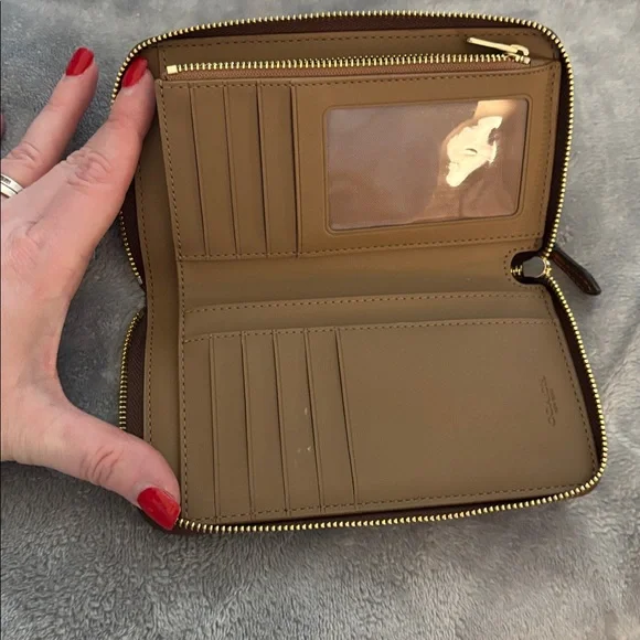 Coach Signature Brown Zip Wallet - Picture 4 of 7